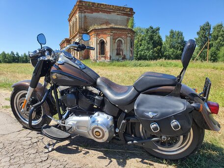 2013 Harley-Davidson Fat Boy, коричневый, 1200000 рублей, вид 4
