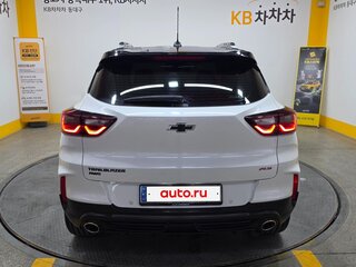 2023 Chevrolet TrailBlazer III, белый, 1870777 рублей, вид 4