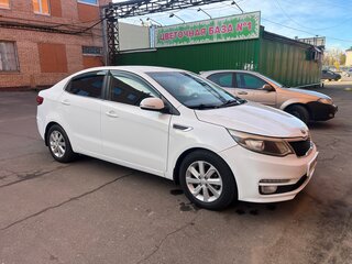 2017 Kia Rio III Рестайлинг, белый, 1200000 рублей, вид 4