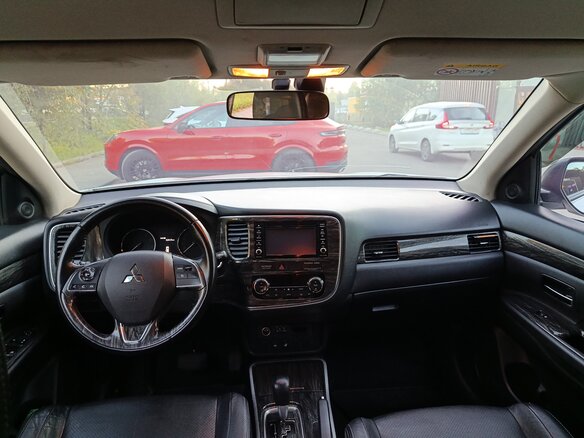 2017 Mitsubishi Outlander III Рестайлинг 2, белый, 1760000 рублей - вид 12