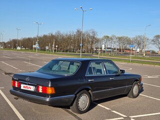 1990 Mercedes-Benz S-Класс 500 II (W126) Рестайлинг, чёрный, 2590000 рублей, вид 4