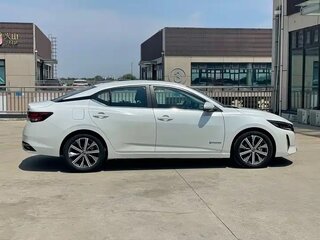 2023 Nissan Sylphy IV (B18) Рестайлинг, белый, 1650003 рублей, вид 5