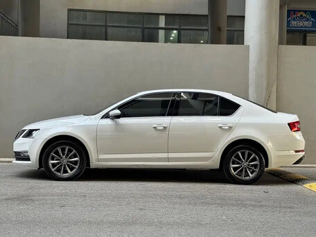 2021 Skoda Octavia III (A7) Рестайлинг, белый, 1577777 рублей, вид 3