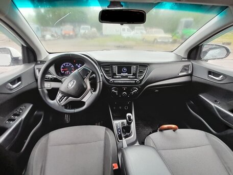 2019 Hyundai Solaris II, белый, 870000 рублей, вид 2