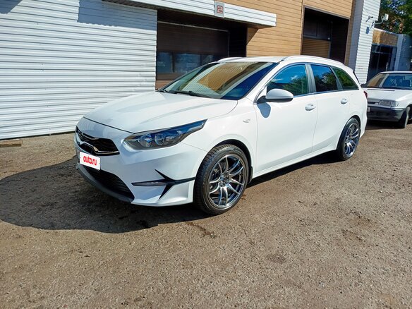 2021 Kia Ceed III Рестайлинг, белый, 1399999 рублей - вид 4