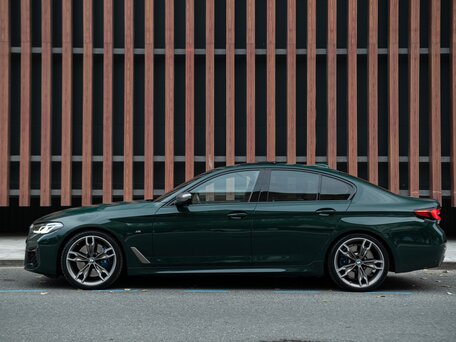 2020 BMW 5 серии M550i xDrive VII (G30/G31/G38) Рестайлинг, зелёный, 11500000 рублей, вид 3