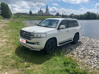 2016 Toyota Land Cruiser 200 Series Рестайлинг 2, белый, 4800000 рублей, вид 1