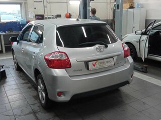 2011 Toyota Auris I Рестайлинг, серебристый, 955000 рублей, вид 4
