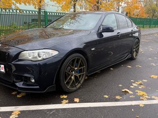 2011 BMW 5 серии 550i xDrive VI (F10/F11/F07), синий, 2050000 рублей, вид 3
