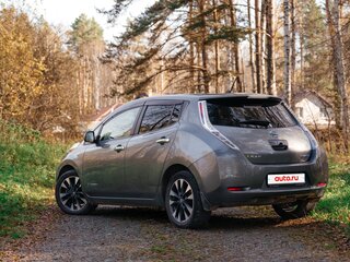 2015 Nissan Leaf (EM57) I (ZE0/AZE0), серый, 1300000 рублей, вид 4