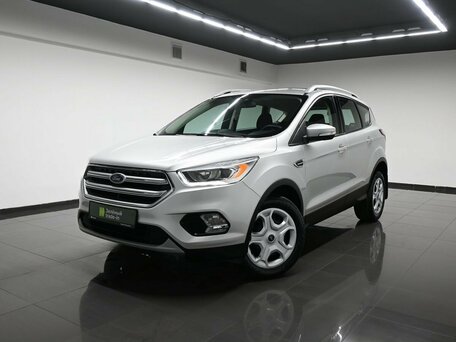 2017 Ford Kuga II Рестайлинг, серебристый, 1745000 рублей, вид 1