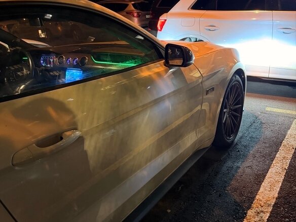 2019 Ford Mustang VI Рестайлинг, белый, 2800000 рублей - вид 2