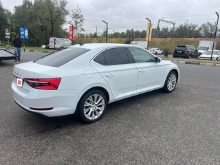 2020 Skoda Superb III Рестайлинг, белый, 3700000 рублей, вид 4