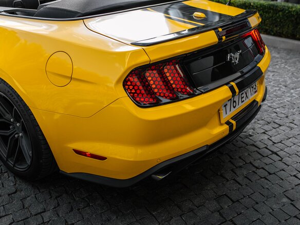 2020 Ford Mustang VI Рестайлинг, жёлтый, 3600000 рублей - вид 18