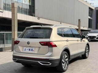 2023 Volkswagen Tiguan L II Рестайлинг (China Market), серебристый, 2710000 рублей, вид 5