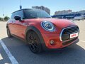 2021 Mini Hatch Cooper III (F55/F56) Рестайлинг, оранжевый, 2150000 рублей - вид 3