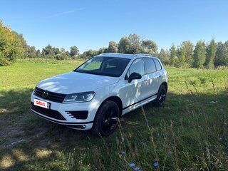2017 Volkswagen Touareg II Рестайлинг, белый, 3800000 рублей, вид 1