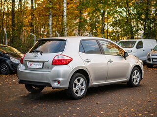 2011 Toyota Auris I Рестайлинг, серебристый, 955000 рублей, вид 2