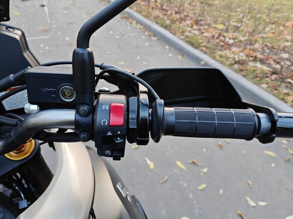 2015 Suzuki V-Strom 1000, чёрный, 750000 рублей - вид 2