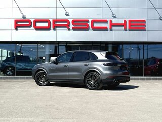 2018 Porsche Cayenne III, серый, 5570000 рублей, вид 3