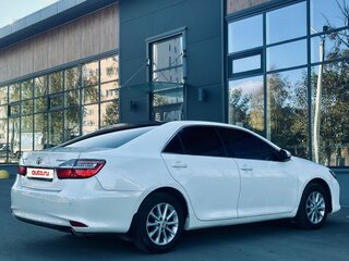 2015 Toyota Camry VII (XV50) Рестайлинг, белый, 1689000 рублей, вид 5