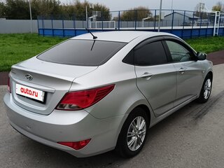 2016 Hyundai Solaris I Рестайлинг, серебристый, 880000 рублей, вид 3