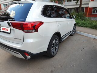 2018 Mitsubishi Outlander III Рестайлинг 2, белый, 2199000 рублей, вид 4