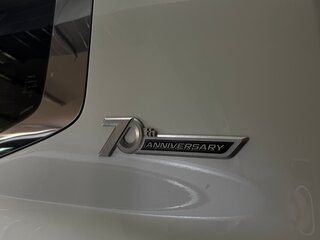 2021 Toyota Land Cruiser 300 Series, белый, 13500000 рублей, вид 3