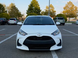 2020 Toyota Yaris IV, белый, 1230000 рублей, вид 1
