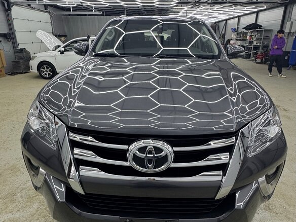 2018 Toyota Fortuner II, серый, 3700000 рублей
