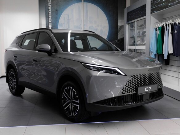2026 Omoda C7, серебристый, 3499000 рублей - вид 2