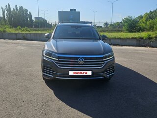 2021 Volkswagen Touareg III, серый, 6200000 рублей, вид 3