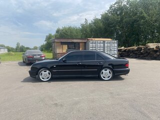 1997 Mercedes-Benz E-Класс 240 II (W210, S210), чёрный, 800000 рублей, вид 1