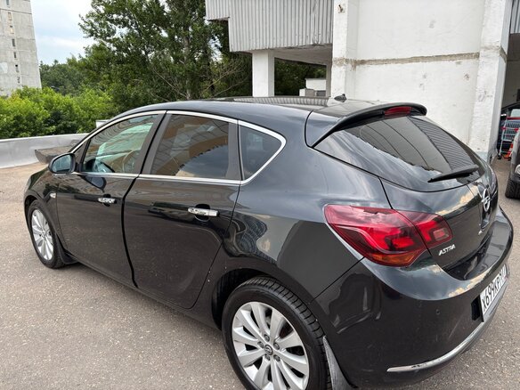 2013 Opel Astra J Рестайлинг, чёрный, 900000 рублей - вид 6