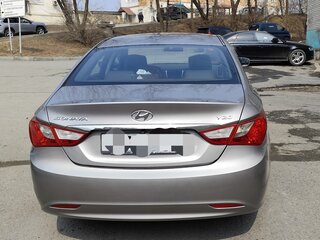 2010 Hyundai Sonata VI (YF), серый, 750000 рублей, вид 4