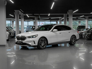 2024 BMW 5 серии 523d xDrive VIII (G60/G61/G68), белый, 7420000 рублей, вид 1