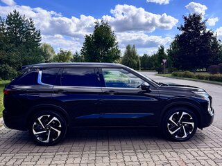 2023 Mitsubishi Outlander IV, чёрный, 3600000 рублей, вид 4