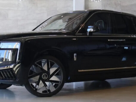 2026 Rolls-Royce Cullinan I Рестайлинг (Series II), чёрный, 52000000 рублей, вид 1