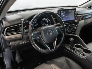 2021 Toyota Camry VIII (XV70) Рестайлинг, чёрный, 2872584 рублей, вид 5