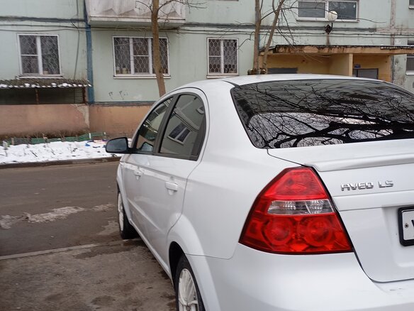 2011 Chevrolet Aveo I Рестайлинг, белый, 320000 рублей - вид 4