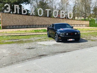 2010 Ford Mustang V Рестайлинг, чёрный, 990000 рублей, вид 2