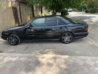 1999 Mercedes-Benz E-Класс 200 II (W210, S210) Рестайлинг, чёрный, 450000 рублей, вид 5