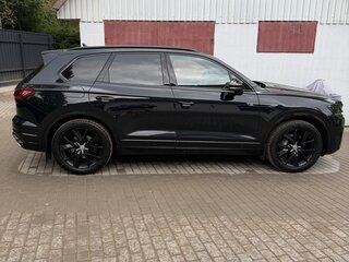 2022 Volkswagen Touareg III, чёрный, 8050000 рублей, вид 3