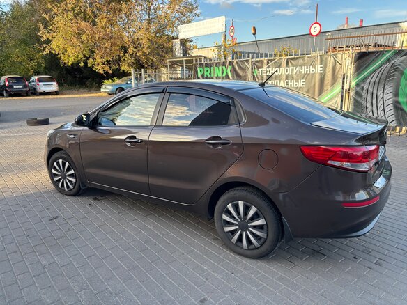 2015 Kia Rio III Рестайлинг, коричневый - вид 3