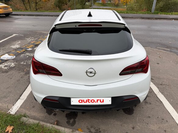 2013 Opel Astra GTC J Рестайлинг, белый, 950000 рублей - вид 9
