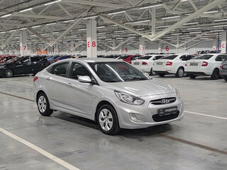 2013 Hyundai Solaris I, серебристый, 715000 рублей, вид 3