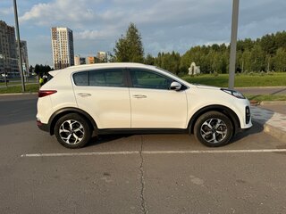 2019 Kia Sportage IV Рестайлинг, белый, 2240000 рублей, вид 5