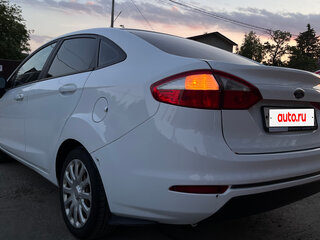 2015 Ford Fiesta Mk6 Рестайлинг, белый, 750000 рублей, вид 5