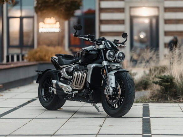 2023 Triumph Rocket 3, серебристый, 2490000 рублей - вид 8