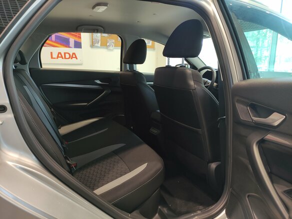 2026 Lada (ВАЗ) Vesta SW I Рестайлинг (NG), серебристый, 1865000 рублей - вид 9